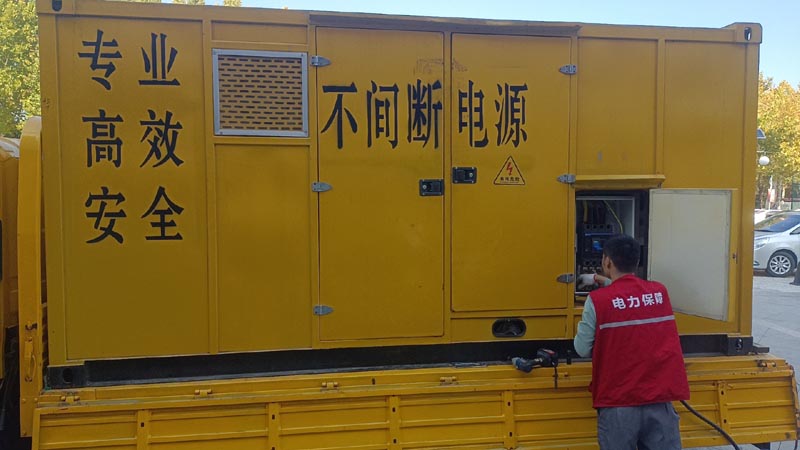 麻栗坡柴油发电机组和UPS电源配合使用时，如何避免切换过程中的电力中断？
